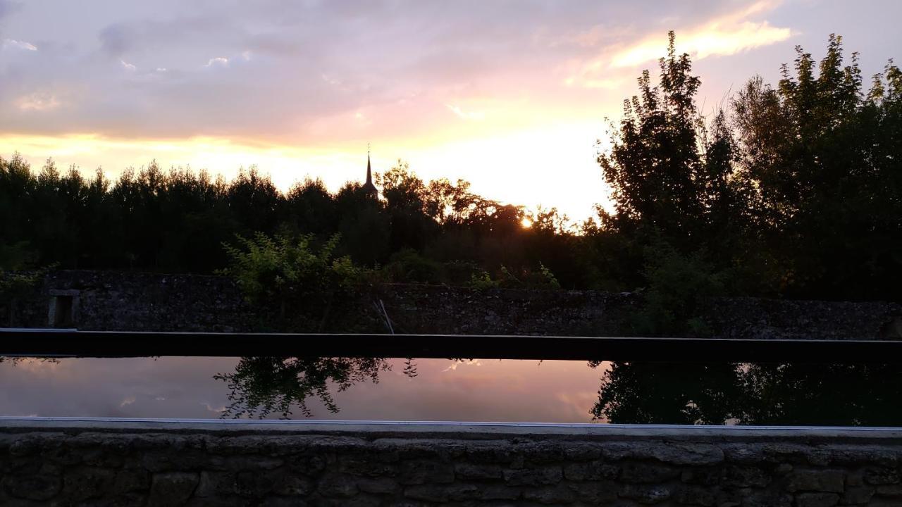 לינה וארוחת בוקר Tigné Le Manoir De Gatines מראה חיצוני תמונה